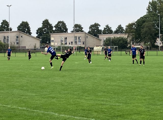 s.v. Rijssen wint eerste competitiewedstrijd tegen DRC 2012